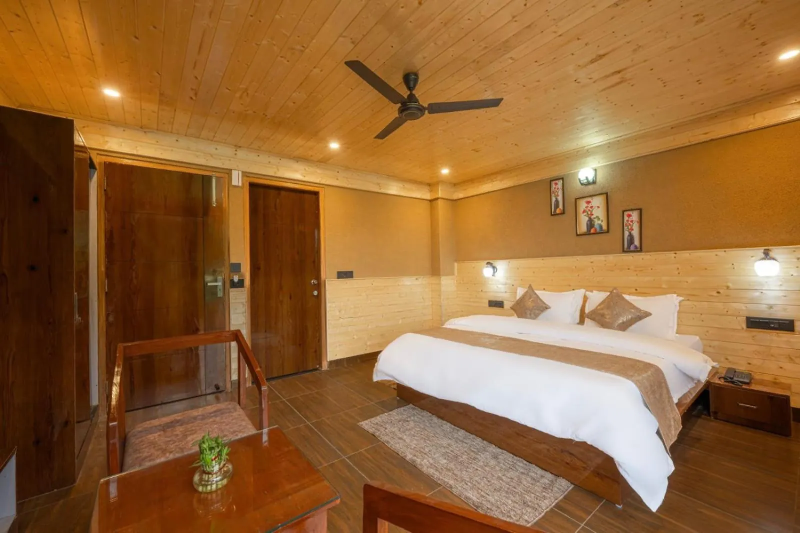 **** Hotel The Nature Dreams I Vacations I Conference I Mice I Family Events I Open Air Terrace I Sky Bonfire I Kufri By Exotic Stays Shimla India