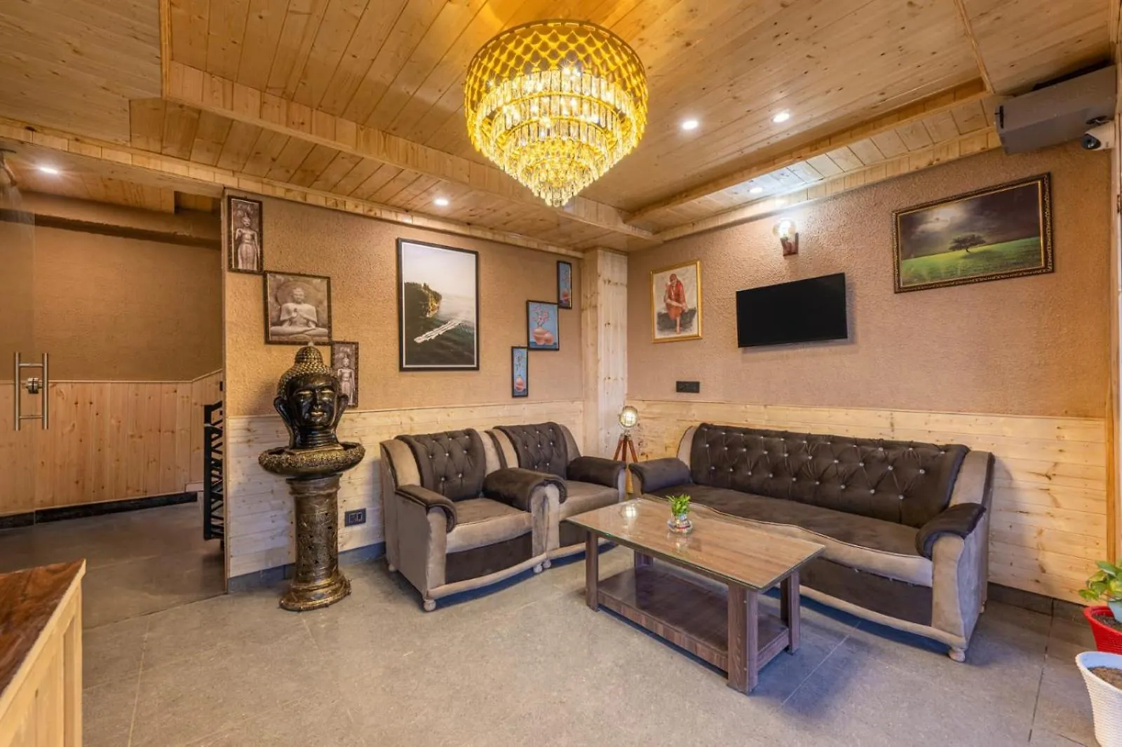 **** Hotel The Nature Dreams I Vacations I Conference I Mice I Family Events I Open Air Terrace I Sky Bonfire I Kufri By Exotic Stays Shimla India